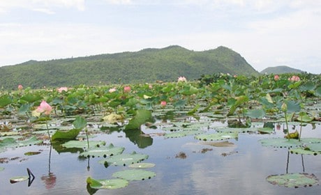 Kamping Puoy Lake